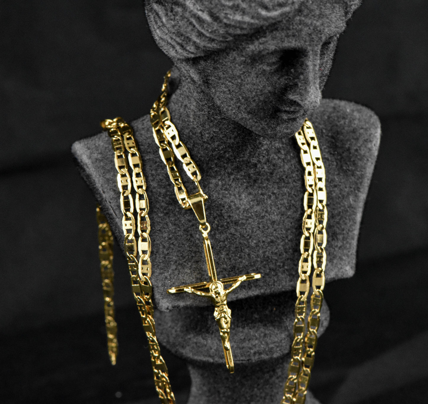 Cadena Cubana Plana en H 65 cms + Colgante Cruz