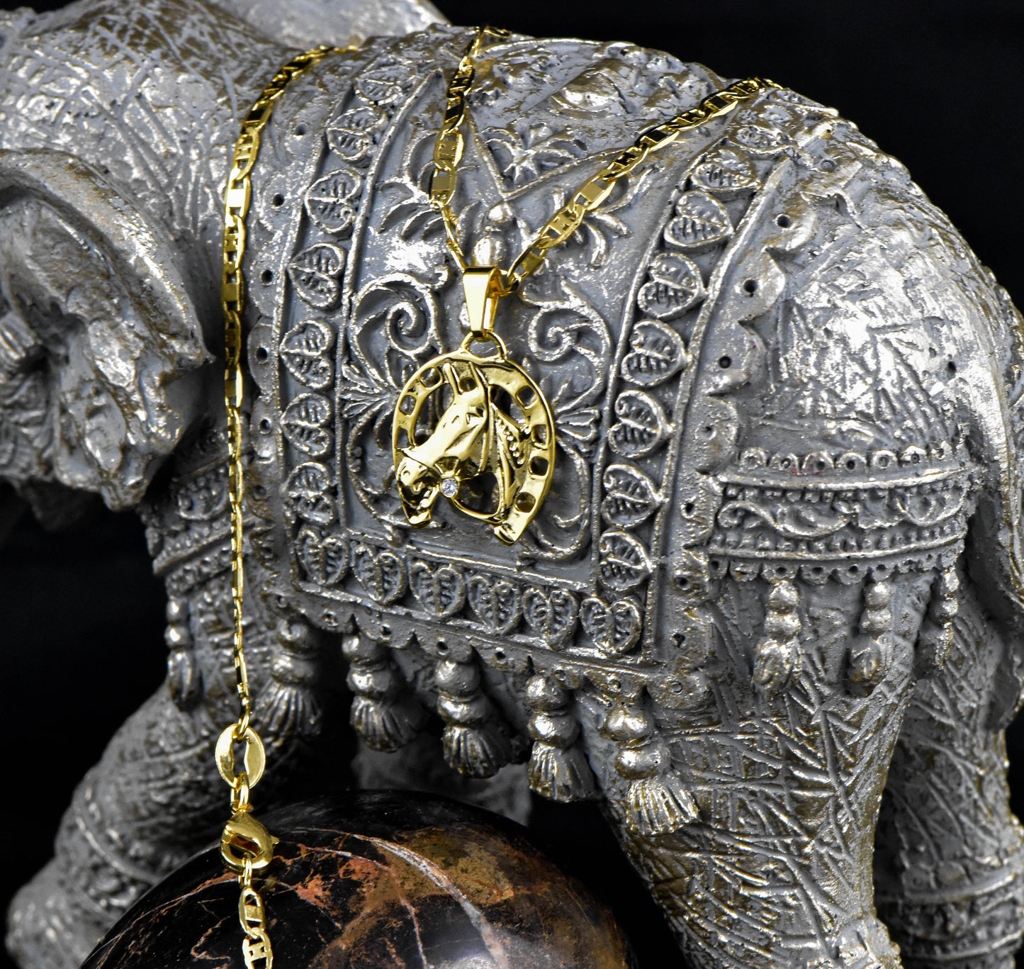 Cadena Cubana Plana en H 65cms + Colgante Caballo Herradura