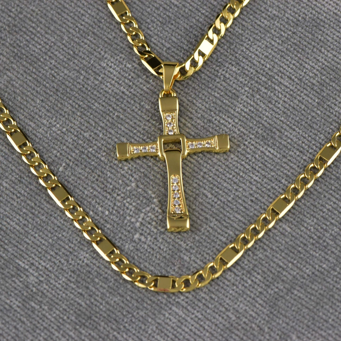 Cadena Escalera y cubana 65cm + Colgante Cruz Toretto